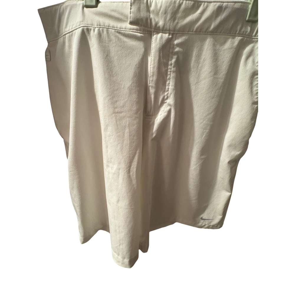 Nike Golf Shorts Mens Size Medium White Dri-FIT‎ Performance Flat Front
